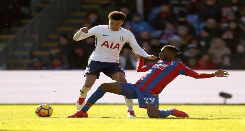 تقرير.. ماذا قدم وان بيساكا ليقاتل مانشستر يونايتد للتعاقد معه؟